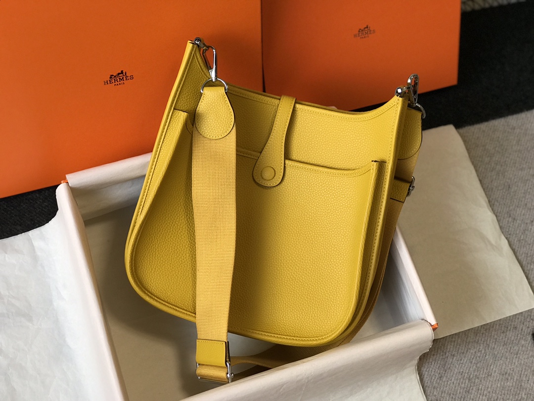 Hermes Evelyne III 29 PM Shoulder Bag In Yellow Clemence Leather